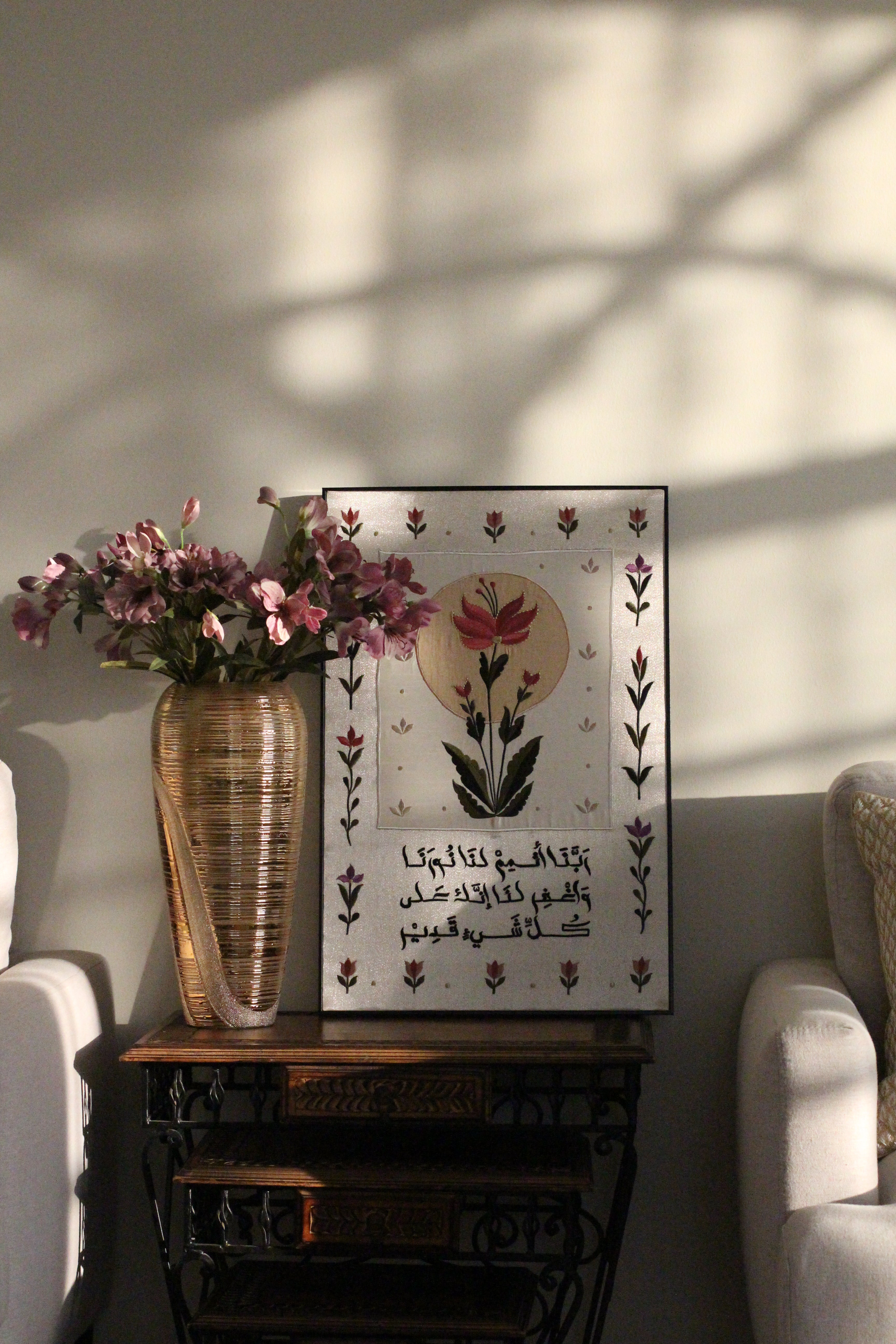 رَبَّنَا أَتْمِمْ لَنَا نُورَنَا وَاغْفِرْ لَنَا ۖ إِنَّكَ عَلَىٰ كُلِّ شَيْءٍ قَدِي